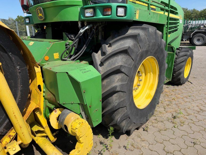 John Deere 7300