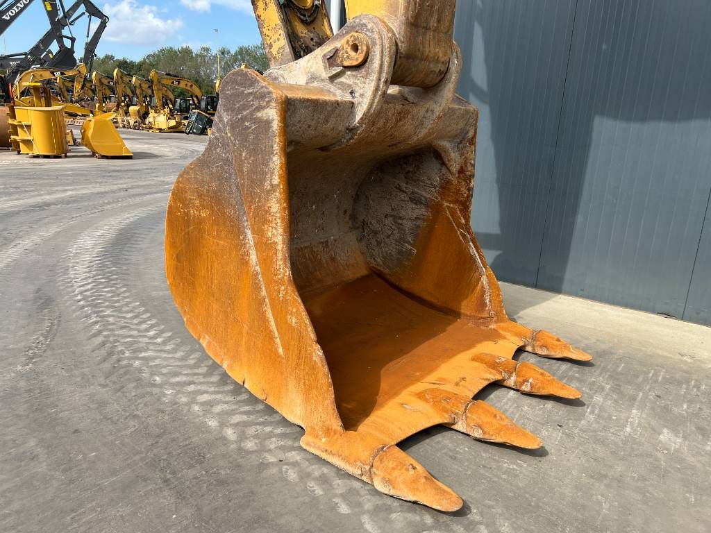 CAT 352 F
