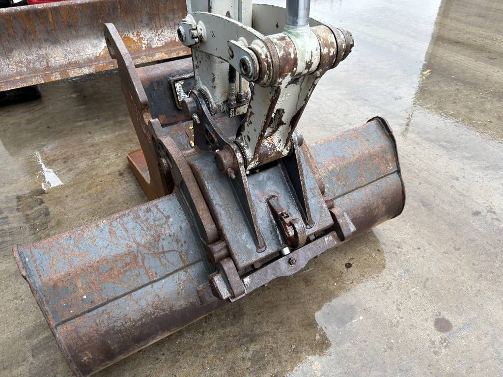 Takeuchi TB235