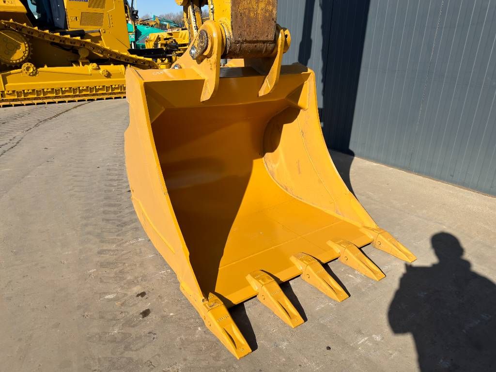 CAT M320F