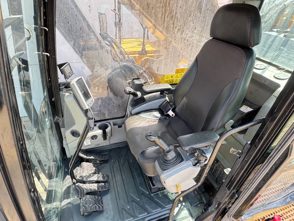 CAT 374FL - Automatic Greasing / Top Condition