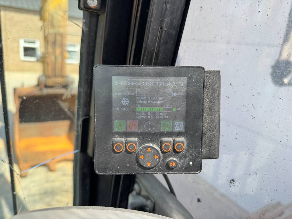 CAT 374FL - Automatic Greasing / Top Condition