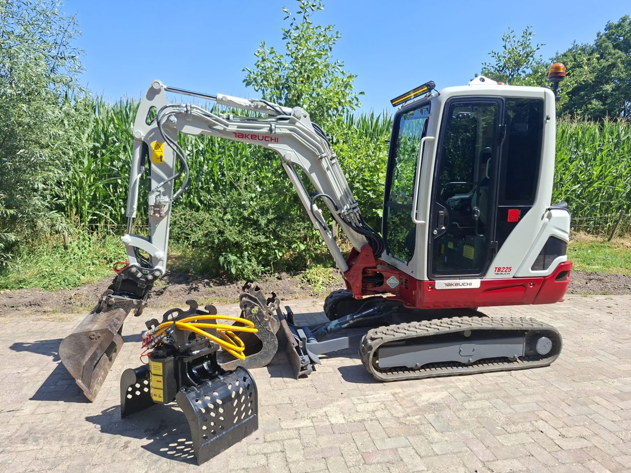 Takeuchi TB225 | bj 2021 | 1850uur | Kantelstuk