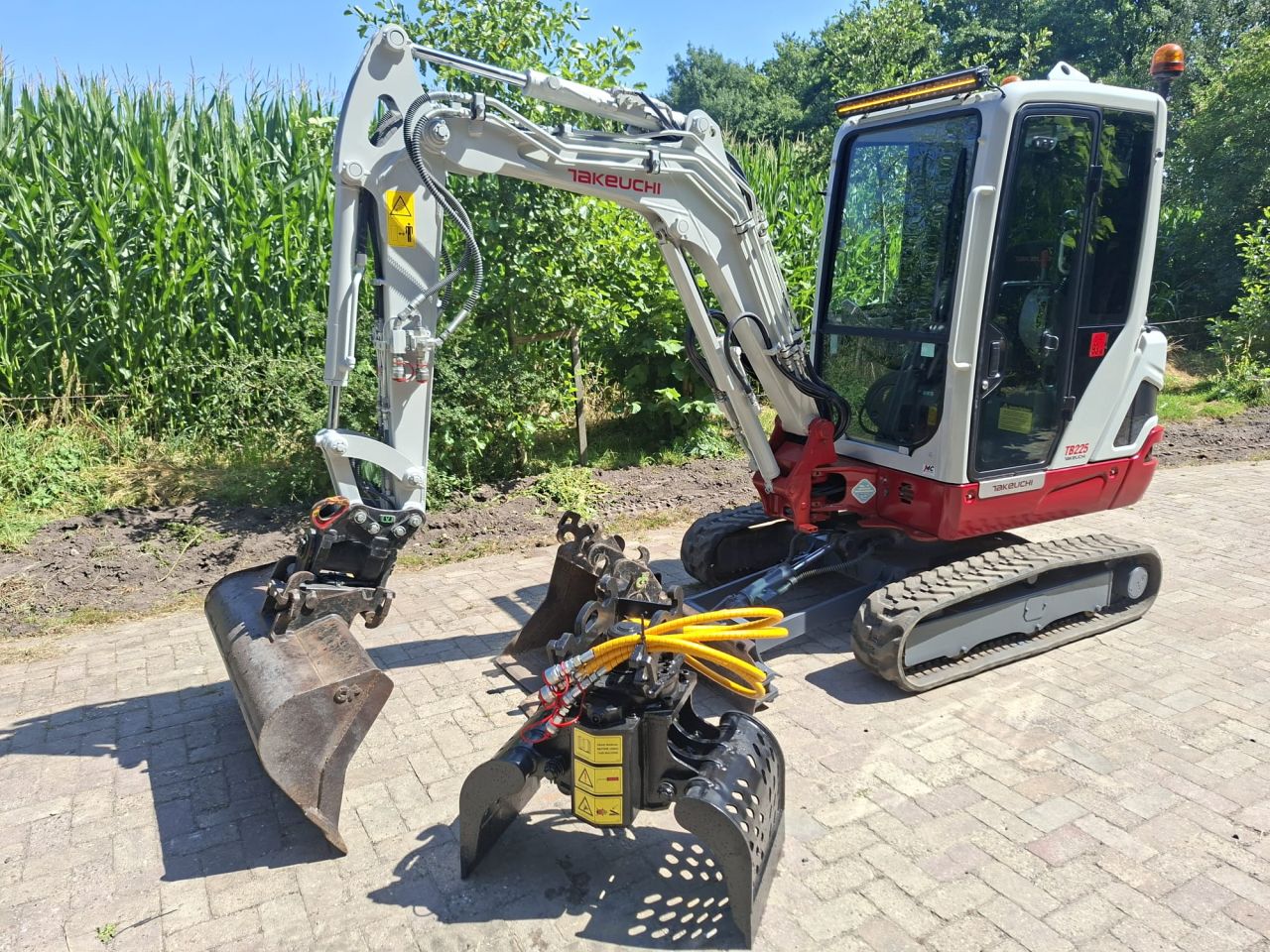 Takeuchi TB225 | bj 2021 | 1850uur | Kantelstuk