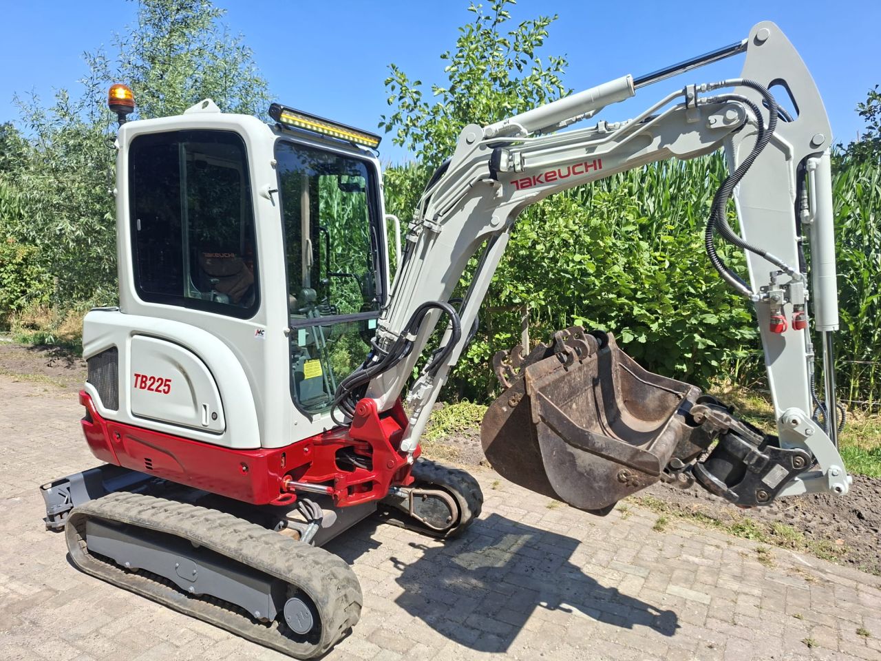 Takeuchi TB225 | bj 2021 | 1850uur | Kantelstuk