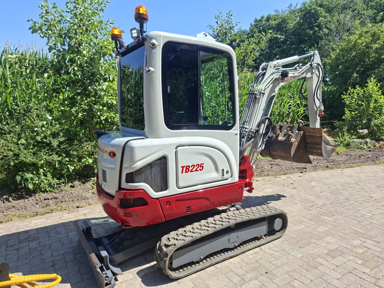 Takeuchi TB225 | bj 2021 | 1850uur | Kantelstuk