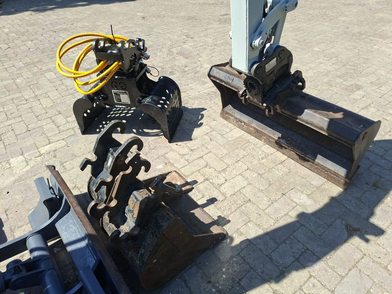 Takeuchi TB225 | bj 2021 | 1850uur | Kantelstuk