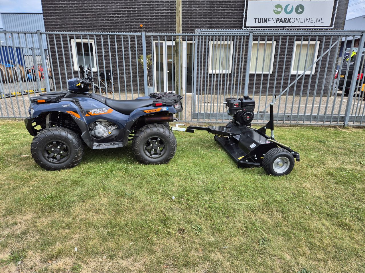 Klepelmaaier met eigen motor