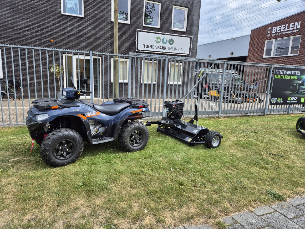 Klepelmaaier met eigen motor