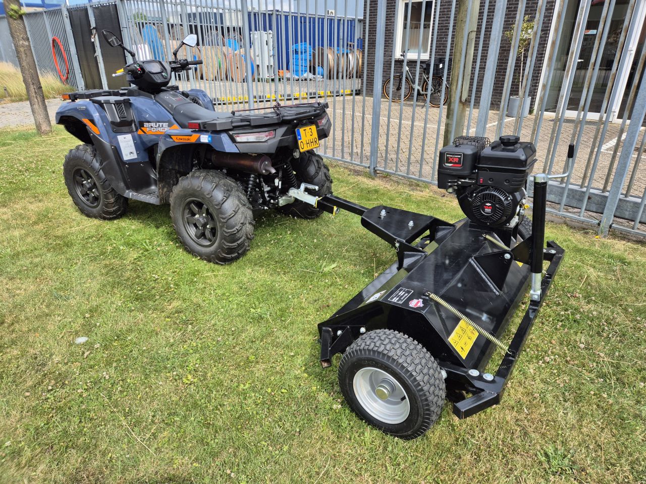 Klepelmaaier met eigen motor