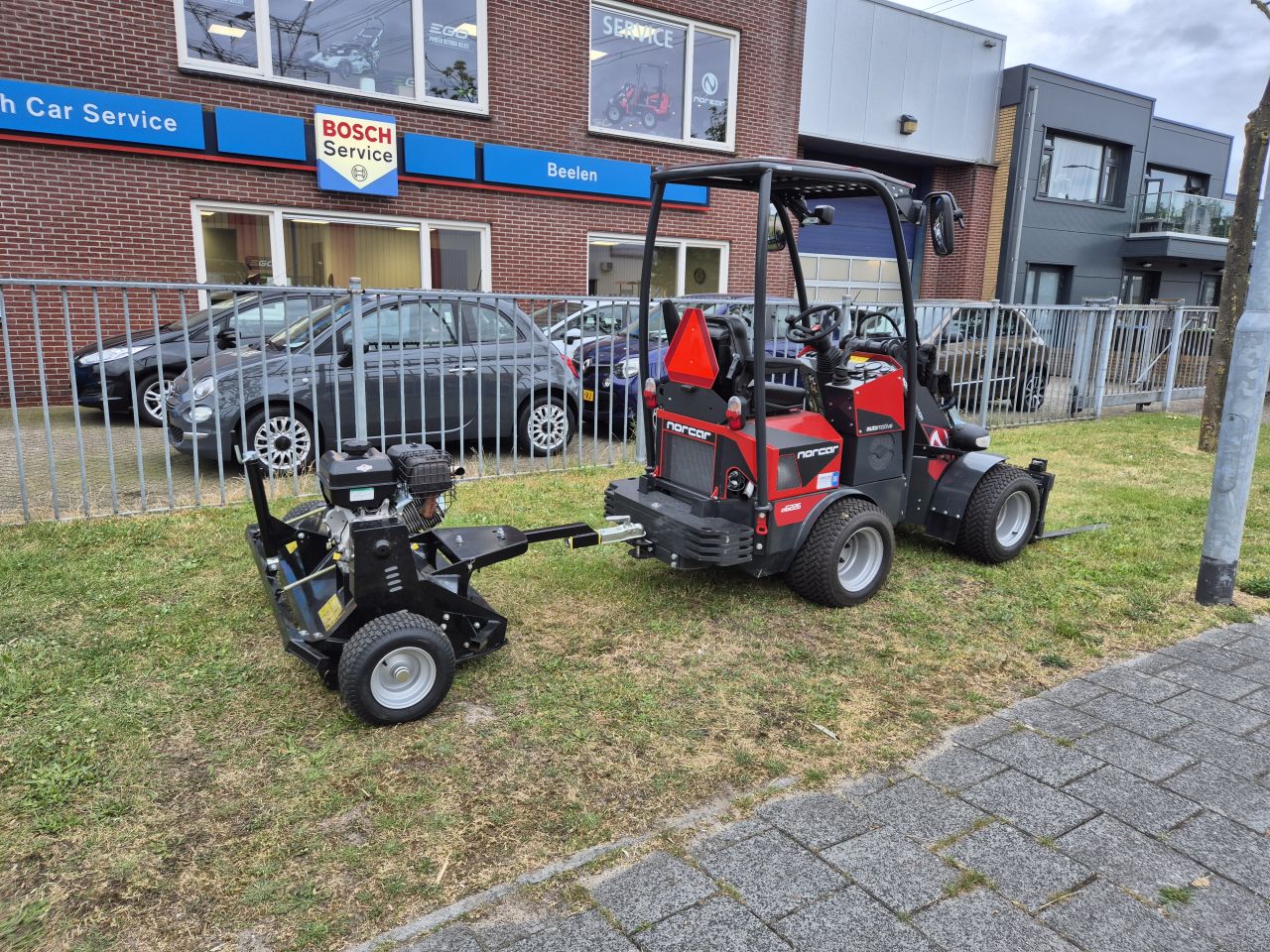 Klepelmaaier met eigen motor