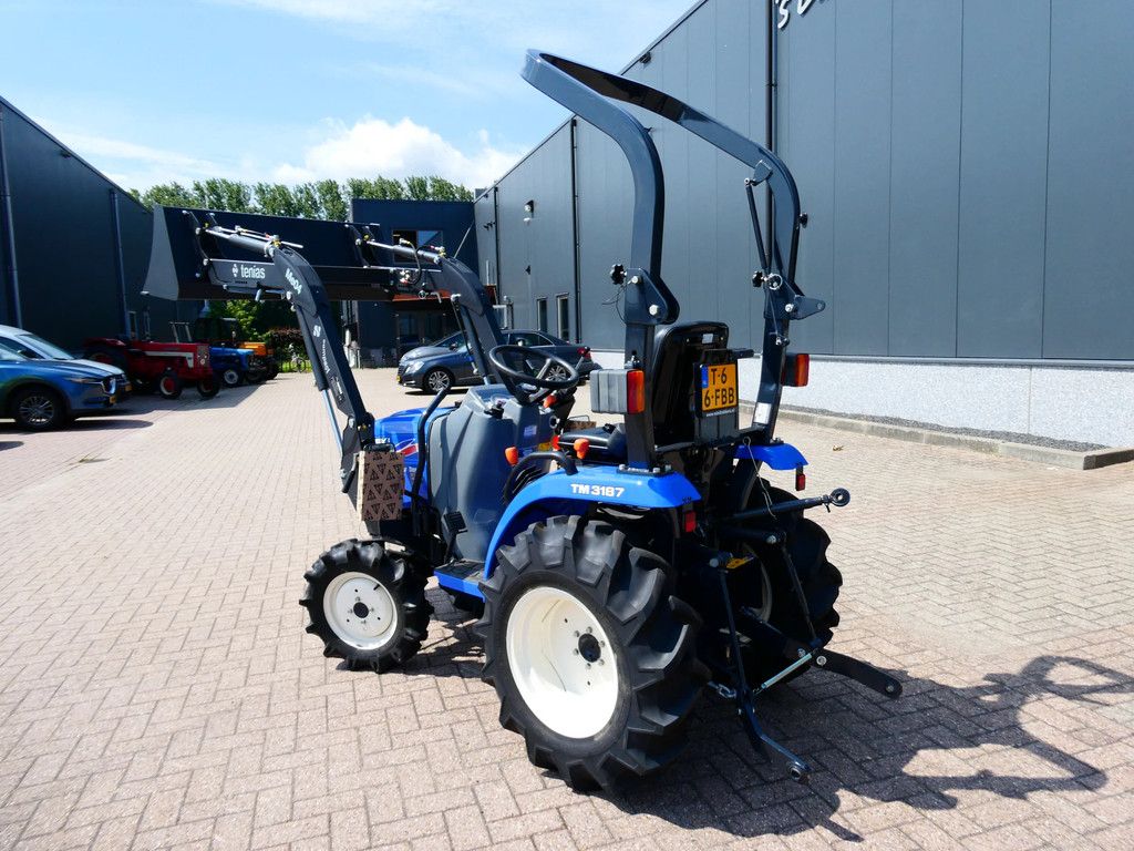 Iseki TM3187 4wd / 0124 Draaiuren / Vooralder