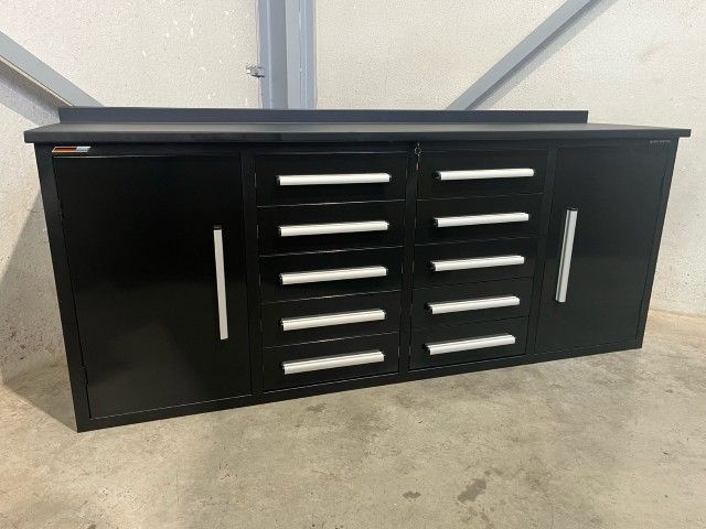 Metalen werkbank met 10 laden