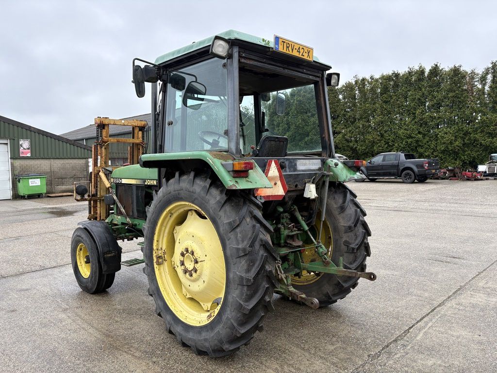 John Deere 2250