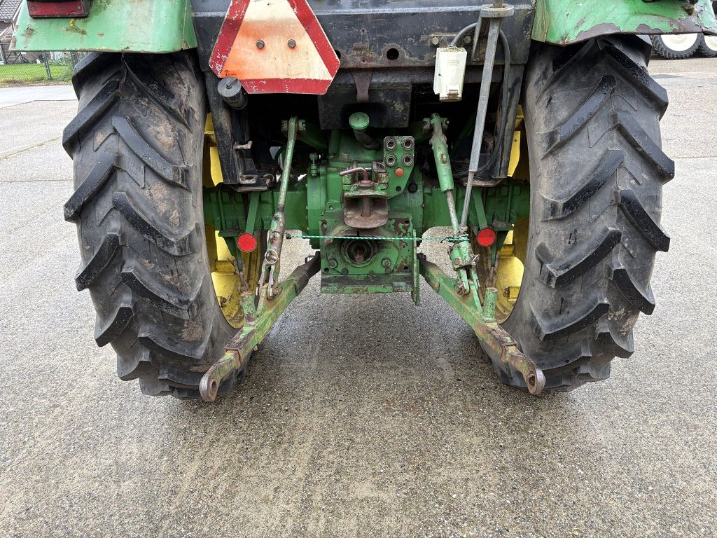 John Deere 2250
