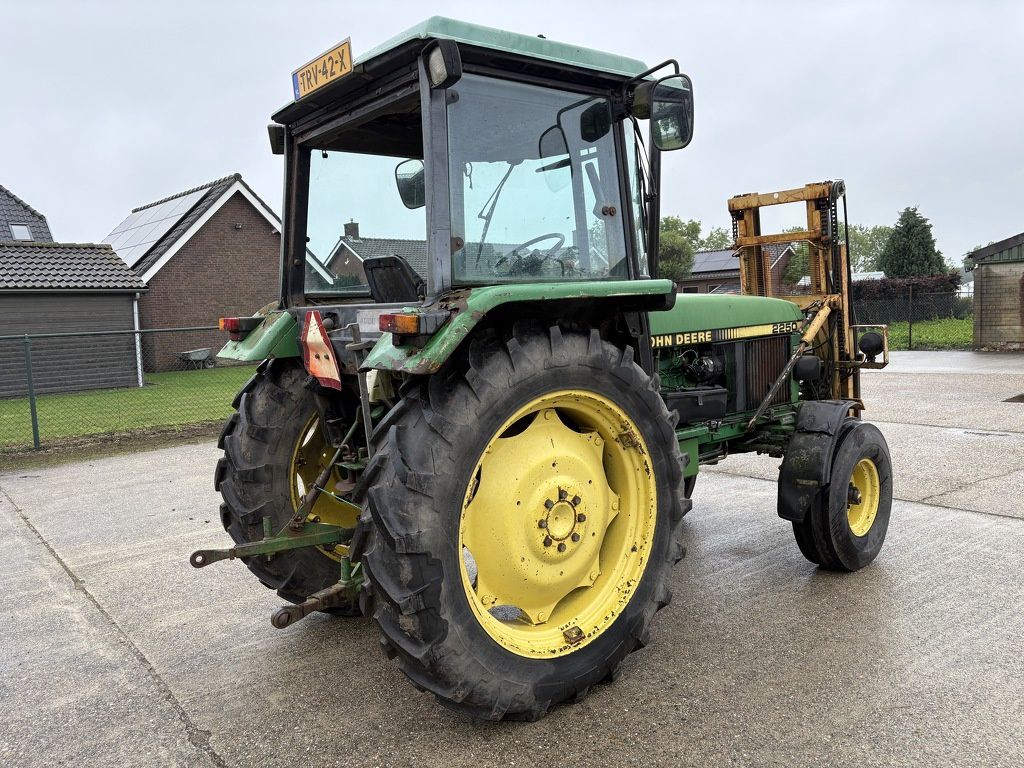 John Deere 2250