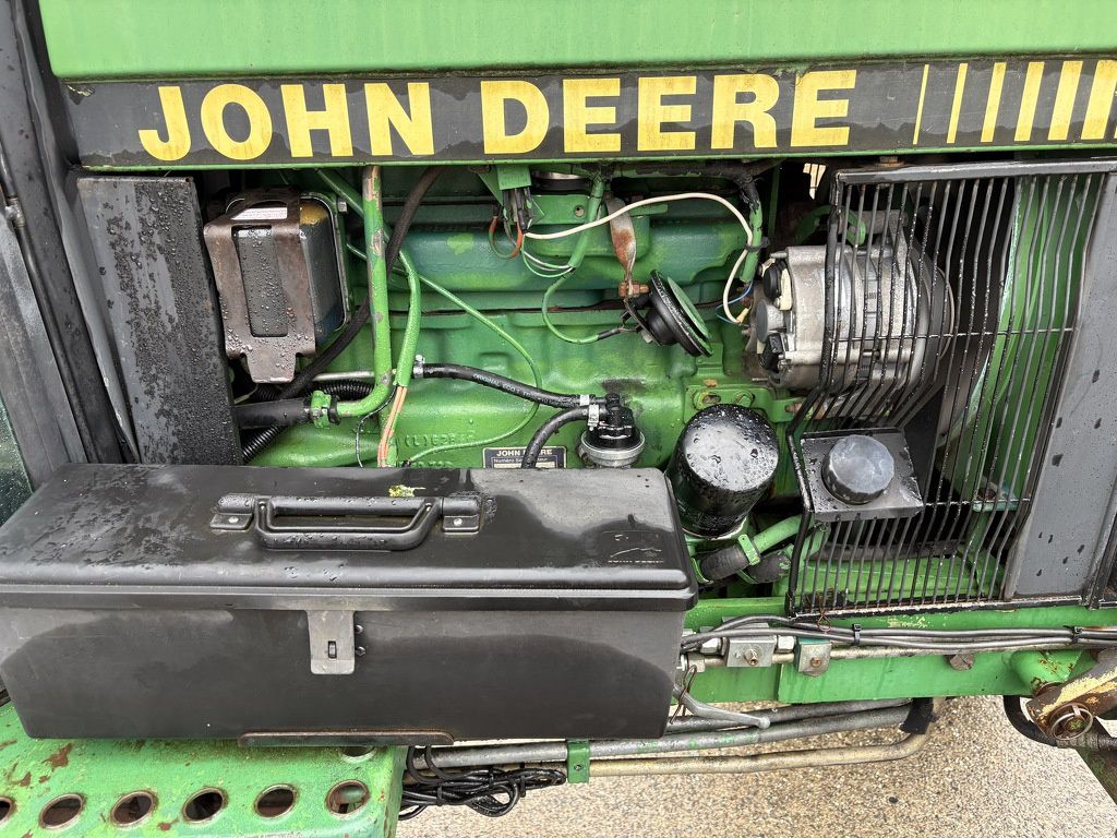 John Deere 2250