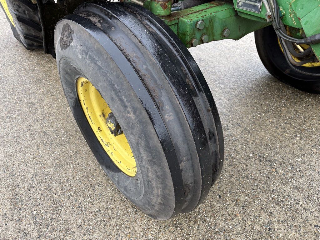 John Deere 2250