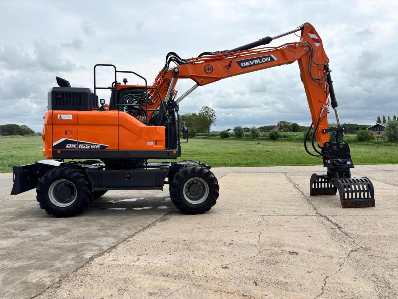 Develon DX165WR-7
