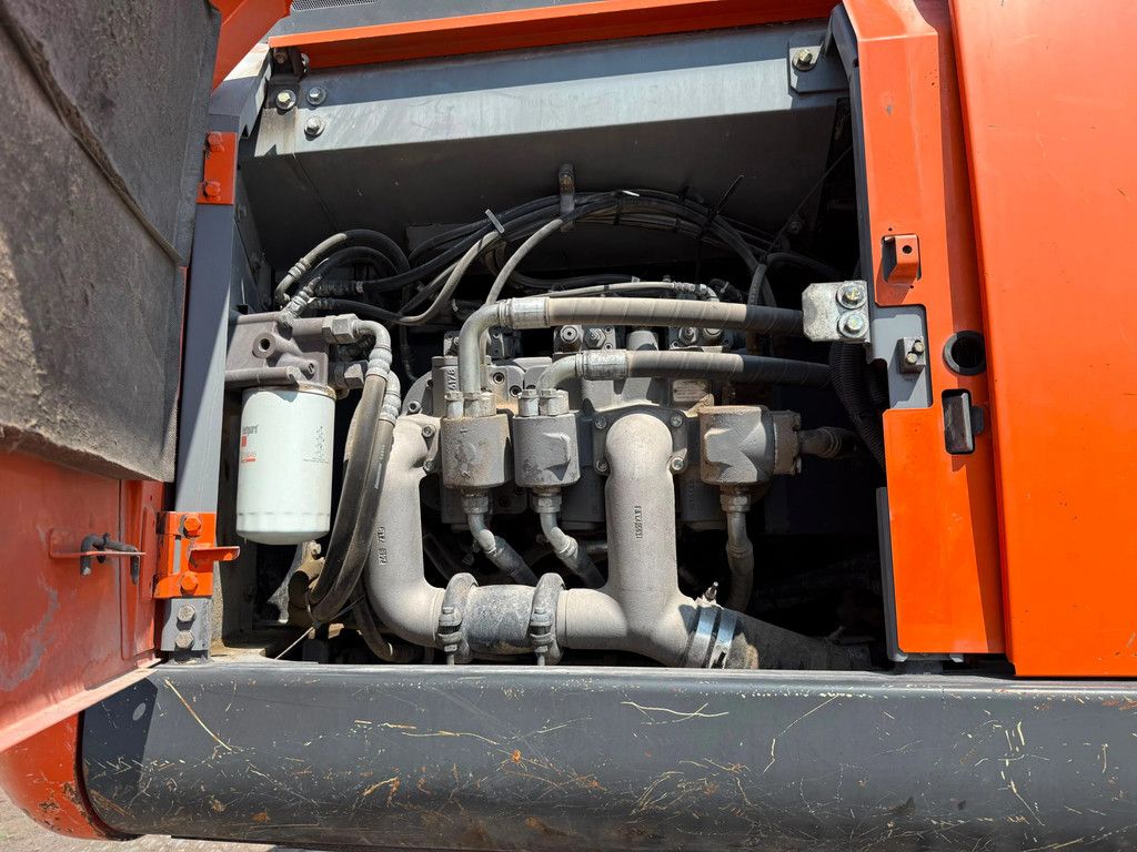 Hitachi ZX300LC-6