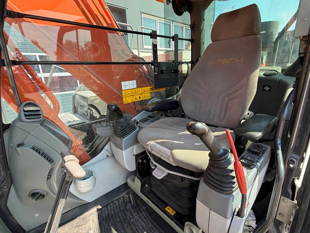 Hitachi ZX300LC-6