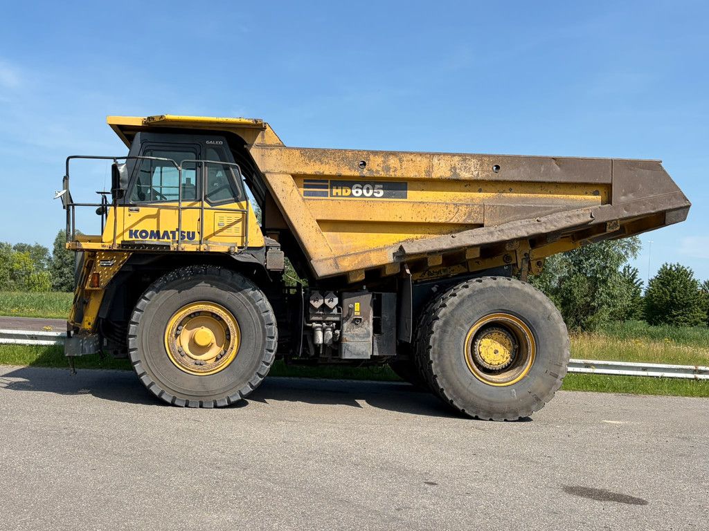 Komatsu HD605-7