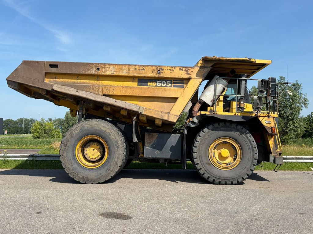 Komatsu HD605-7