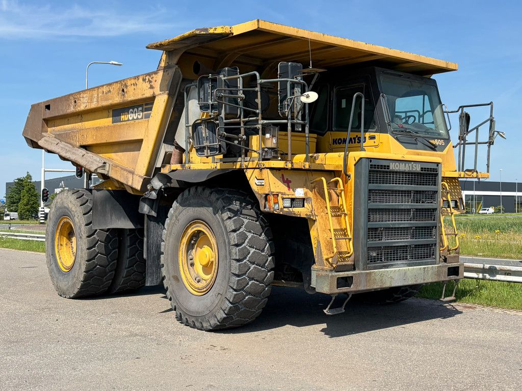 Komatsu HD605-7