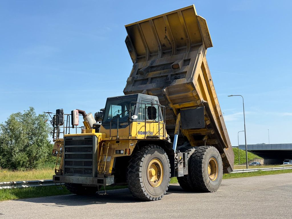 Komatsu HD605-7
