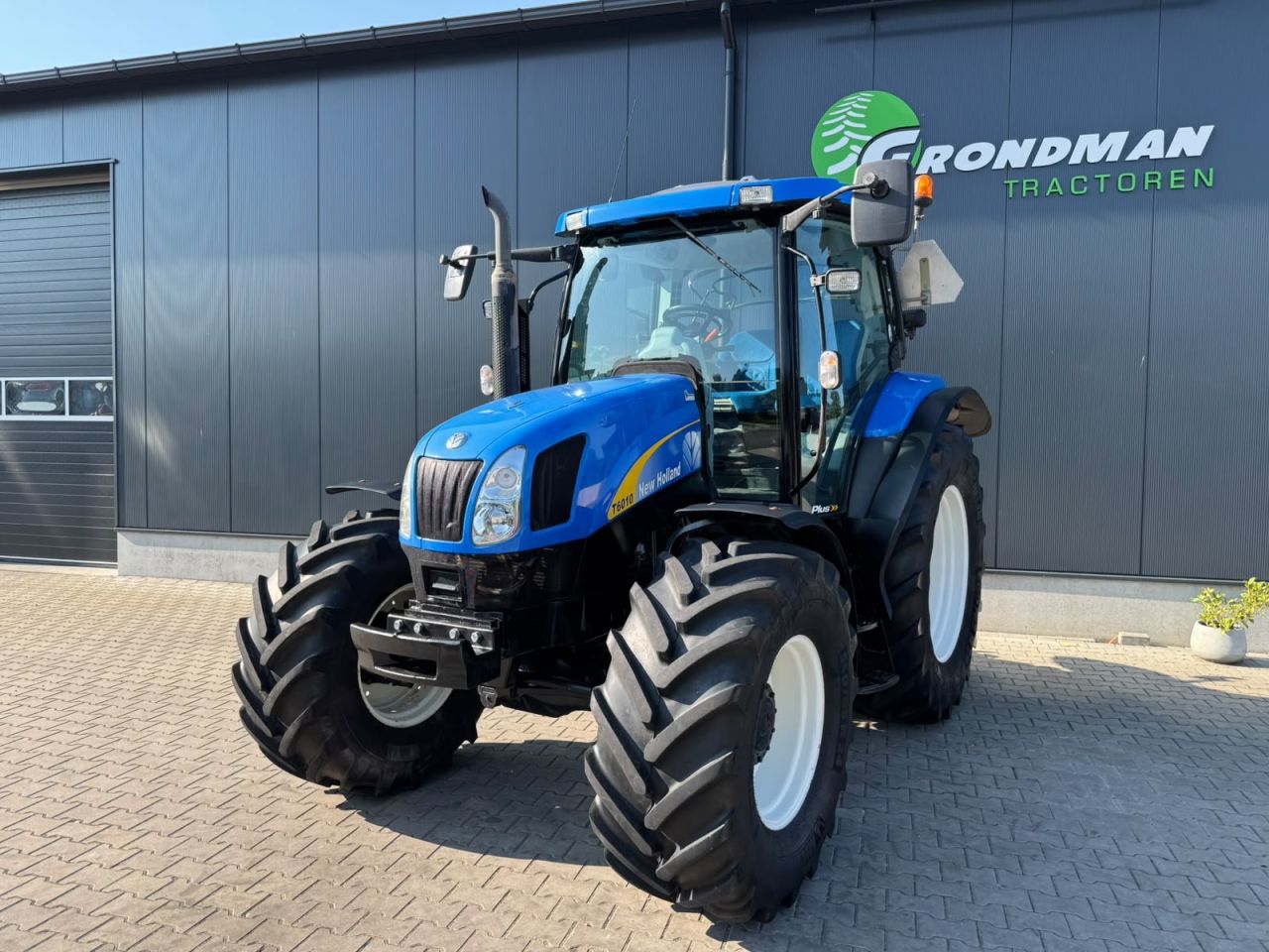 New Holland T6010