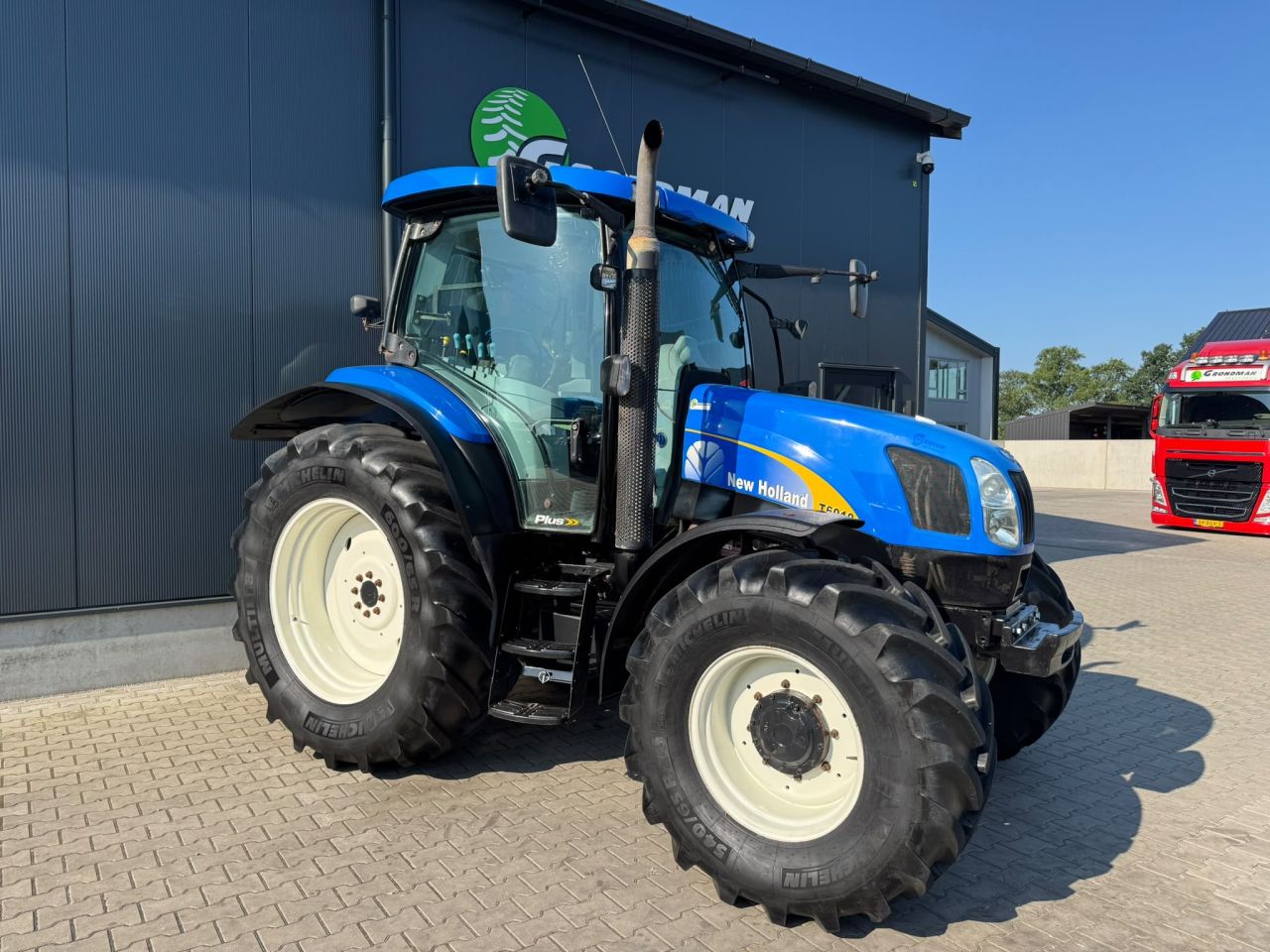 New Holland T6010
