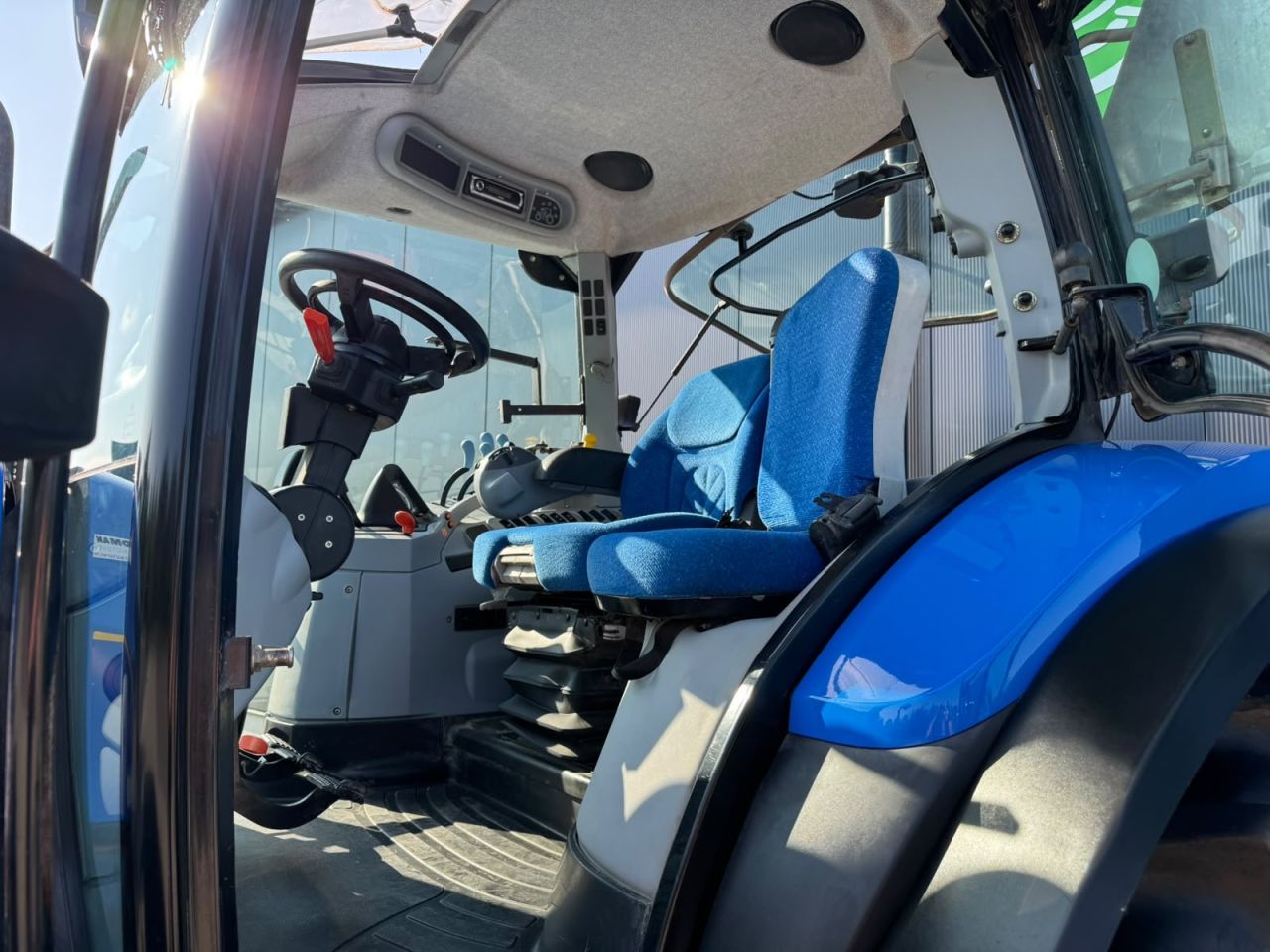 New Holland T6010