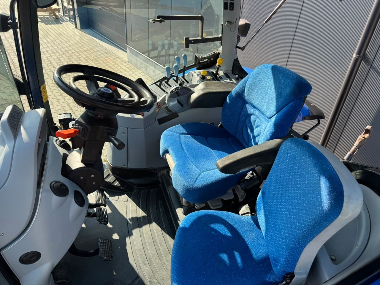 New Holland T6010