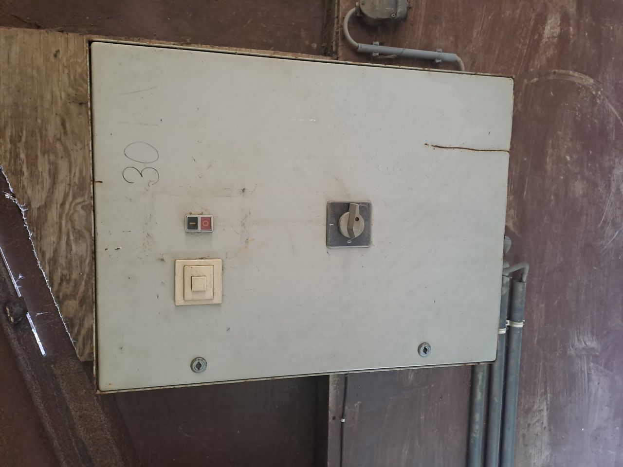 Bronpomp 30 kw voor een put van 250 mm met bedieningskast