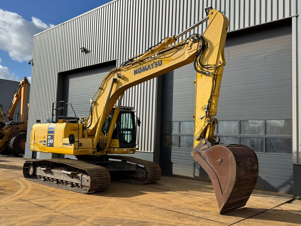 Komatsu PC240LC-10