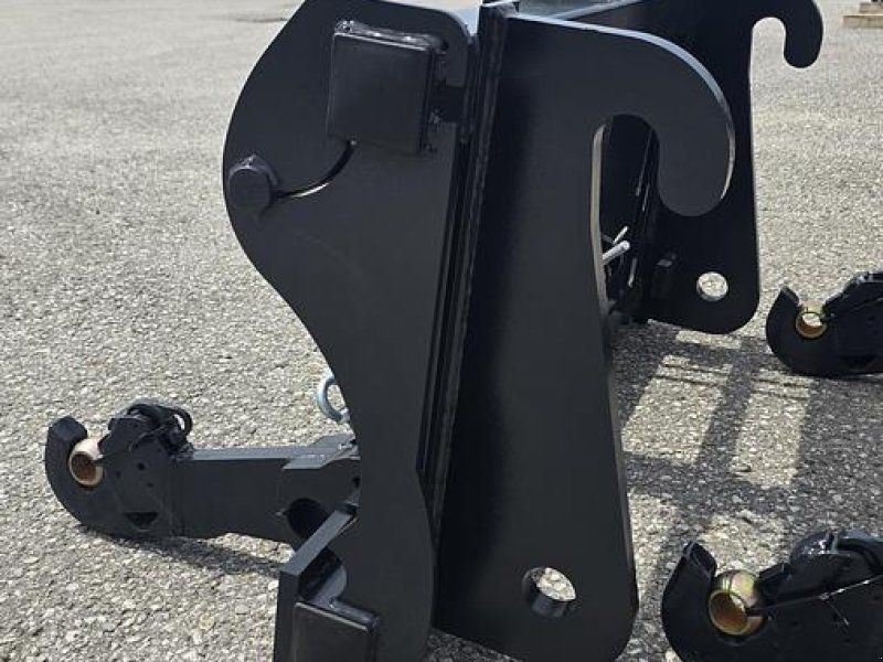 Big Dutchman Adapter Claas Scorpion auf Dreipunkt Aufnahme