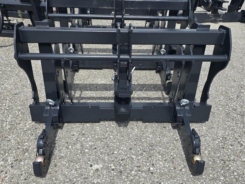 Big Dutchman Adapter Claas Scorpion auf Dreipunkt Aufnahme