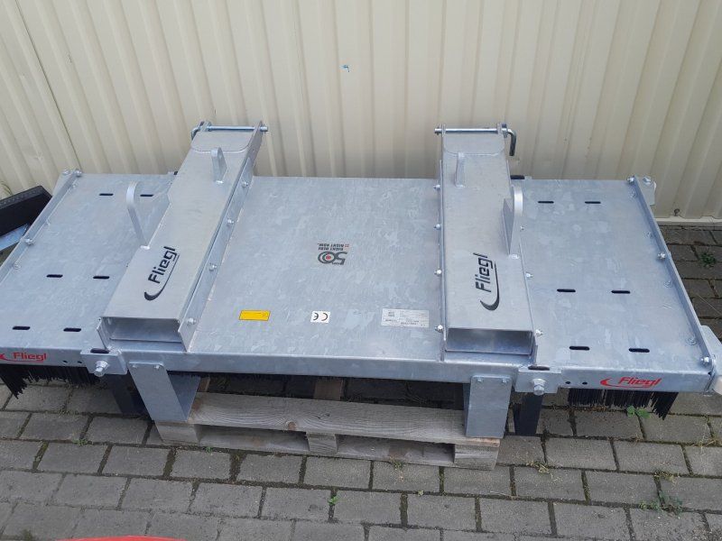 Fliegl Löwe 2000