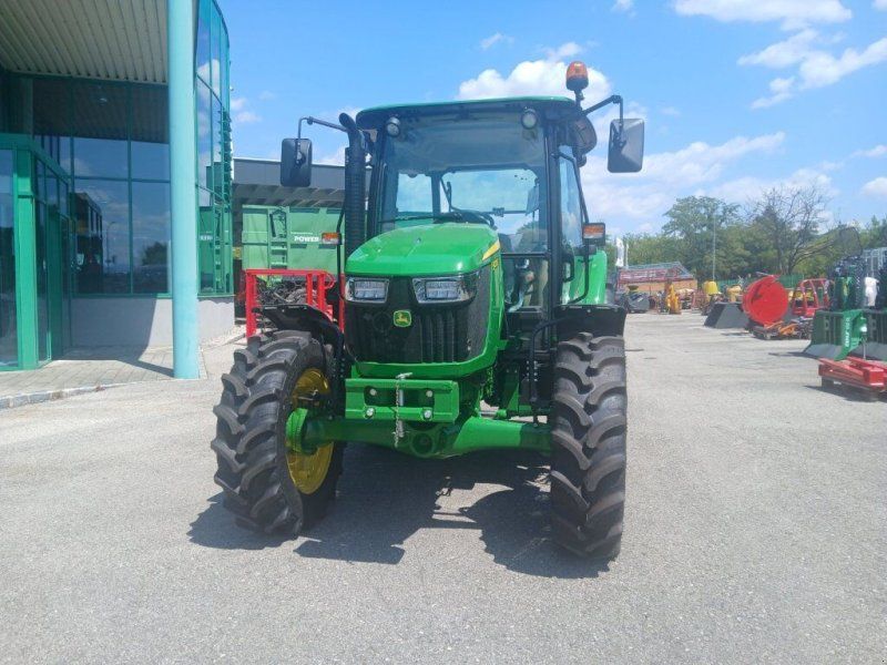 John Deere Universal 5075 E