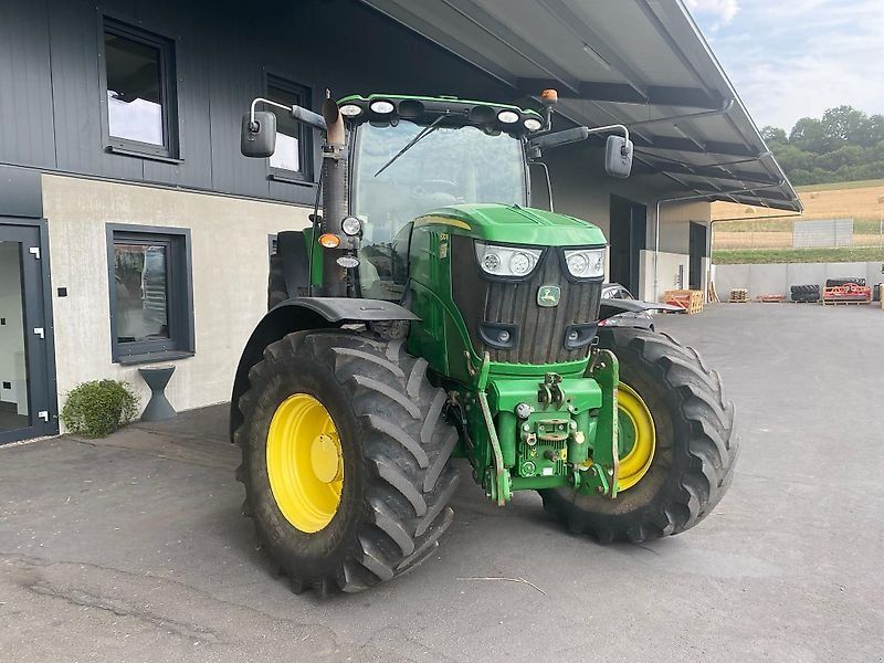 John Deere 6210R