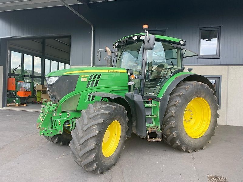 John Deere 6210R