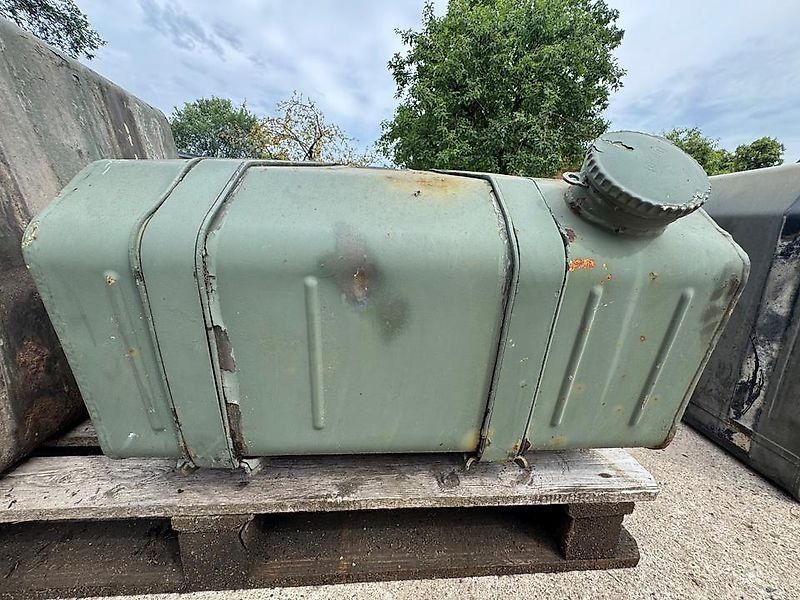 Mercedes-Benz Tank U1300L Tank 435 470 1501 21
