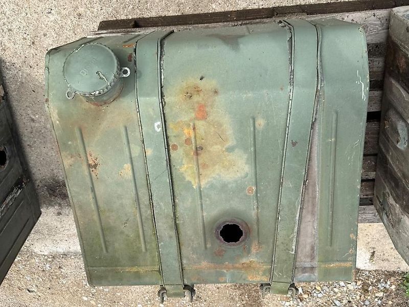 Mercedes-Benz Tank U1300L Tank 435 470 1501 21