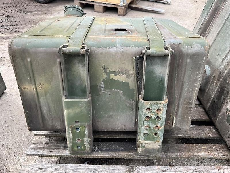 Mercedes-Benz Tank U1300L Tank 435 470 1501 21