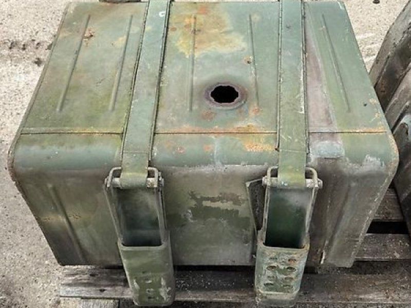 Mercedes-Benz Tank U1300L Tank 435 470 1501 21