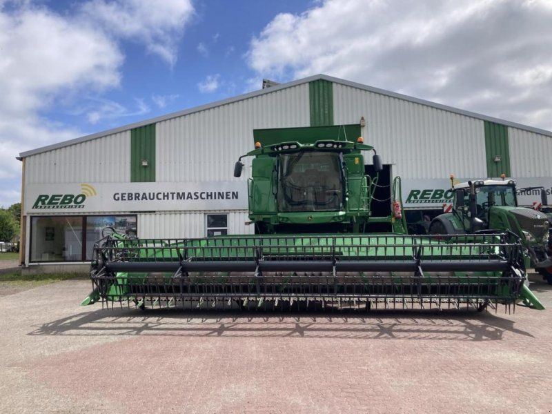 John Deere T670