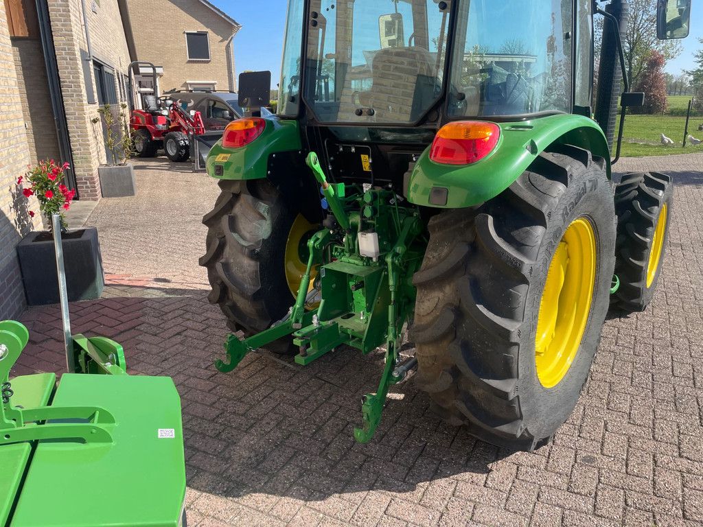 John Deere 5067E