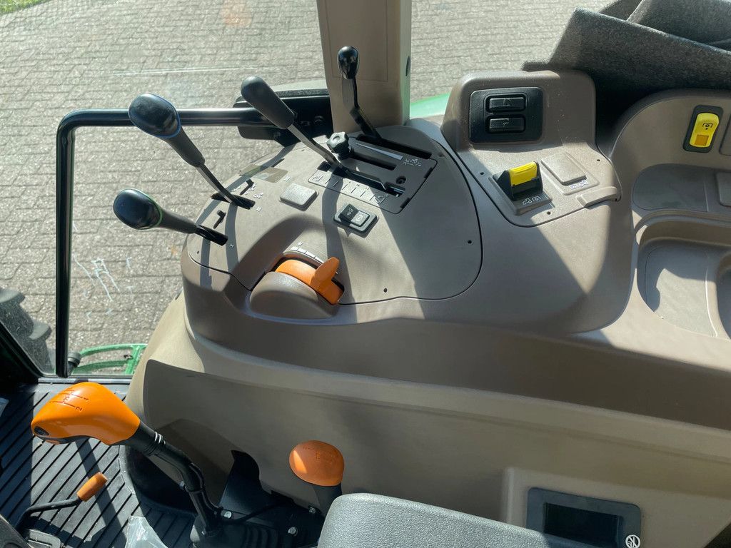 John Deere 5067E