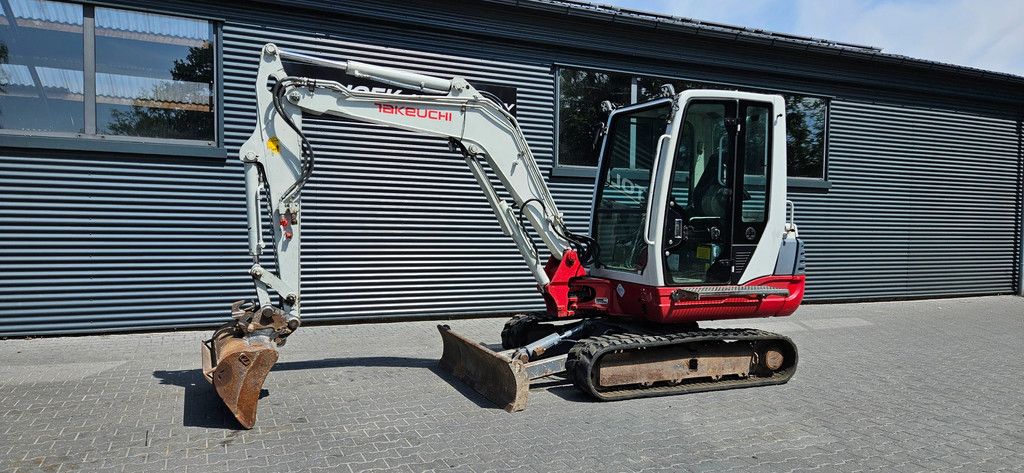 Takeuchi TB 235