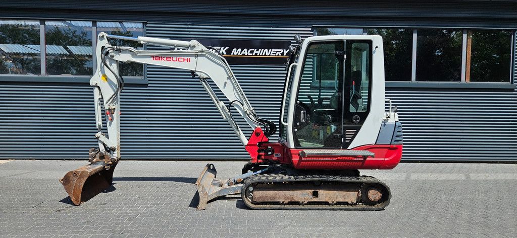 Takeuchi TB 235